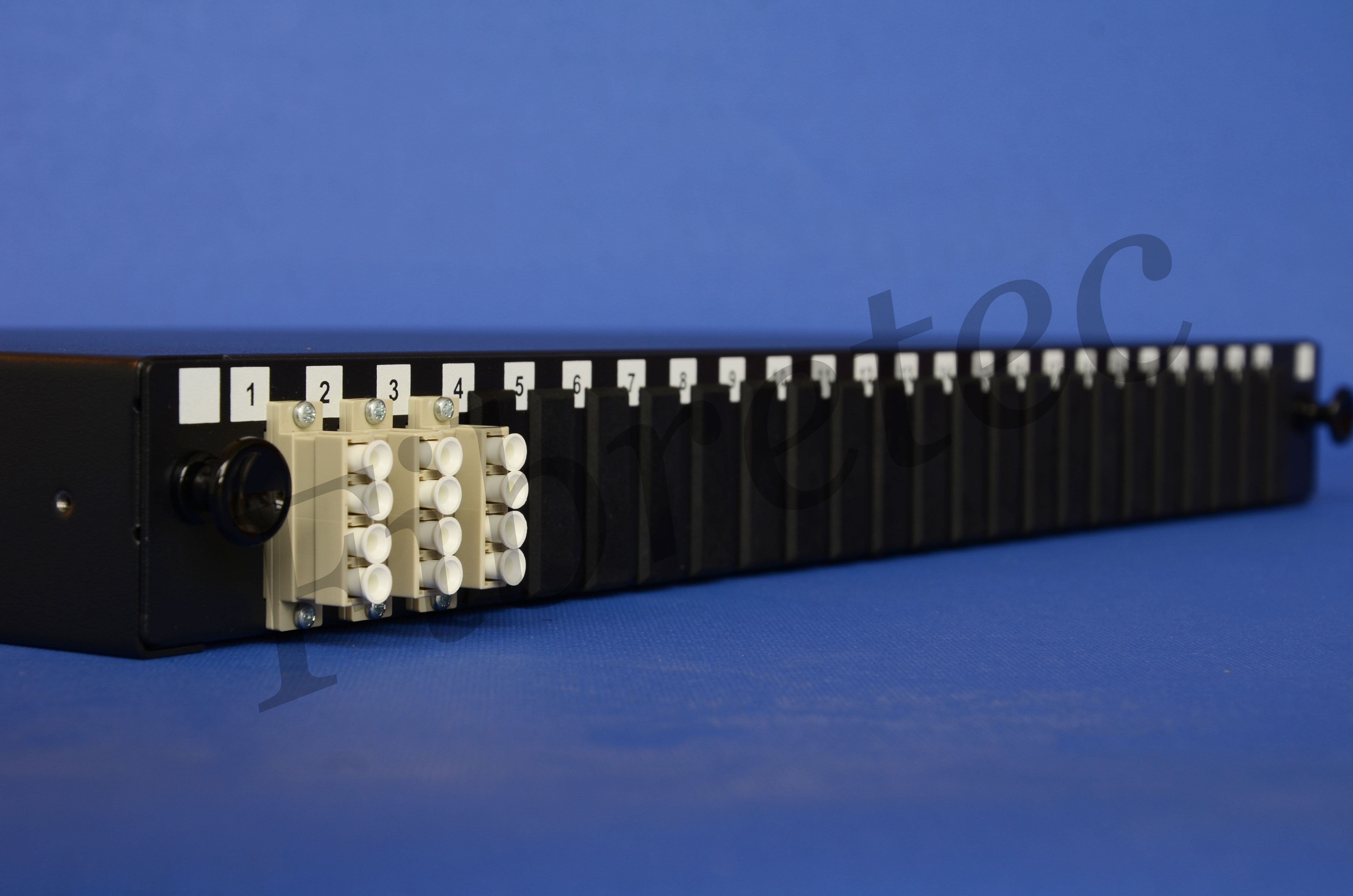Tiroir 19’’ 1U 12 FO avec 3 traversées LC/LC quadruplex multimode beiges